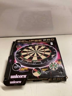 Lot 989  
            Nottingham SR3 - Delivery Only 

                
UNICORN ECLIPSE PRO DART BOARD