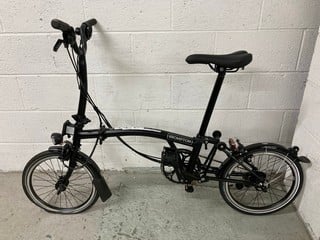 Lot 15  
            Nottingham SR4 - Collection Only 
                
BROMPTON M6L FOLDING BICYCLE COLOUR: BLACK (COLLECTION FROM SITE ONLY)