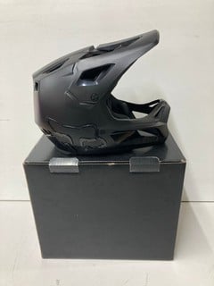 Lot 181  
            Nottingham SR4 - Delivery Or Collection 
                
FOX RAMPAGE MOUNTAINBIKE HELMET SOLID BLACK M ORIGINAL RRP £189.99