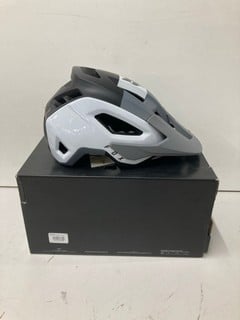 Lot 193  
            Nottingham SR4 - Delivery Or Collection 
                
FOX SPEEDFRAME PRO HELMET BLACK.WHITE/GREY M ORIGINAL RRP £169.99