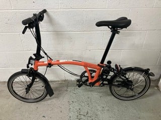 Lot 22  
            Nottingham SR4 - Collection Only 
                
BROMPTON C-LINE D-S6L FOLDING PEDAL BICYCLE ORIGINAL RRP £1,480 ORANGE (COLLECTIO...