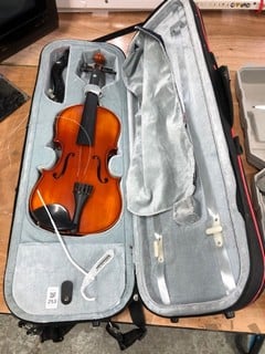 Lot 253  
            Nottingham SR4 - Delivery Or Collection 

                
VIVENTE 3180A VIOLIN WITH CARRY CASE (DAMAGED) (MPSS02678272)