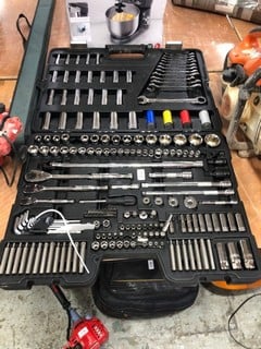 Lot 256  
            Nottingham SR4 - Delivery Or Collection 

                
HALFORD ADVANCED LARGE SOCKET & RATCHET SPANNER SET (MPSS3379111)