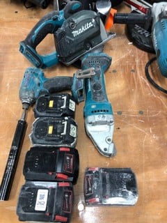 Lot 262  
            Nottingham SR4 - Collection Only 

                
3 X MAKITA POWER TOOLS & 5 X BATTERIES TO INCLUDE MAKITA & MILWAUKE (MPSS03233299...