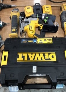 Lot 266  
            Nottingham SR4 - Collection Only 

                
VARIOUS POWER TOOLS, BATTERIES AND CARRY CASE TO INCLUDE DEWALT & FESTOOL (MPSS01...