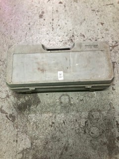 Lot 287  
            Nottingham SR4 - Delivery Or Collection 

                
RED CAR JACK WITH CARRY CASE (MPSS3379110)