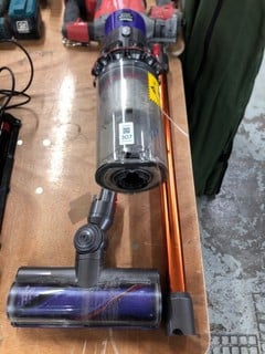 Lot 307  
            Nottingham SR4 - Delivery Or Collection 
                
DYSON HOOVER (MPSS02091345)