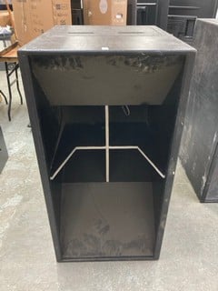 Lot 340  
            Nottingham SR4 - Collection Only 

                
OUTDOOR LARGE FESTIVAL SPEAKER (X750093) (COLLECTION FROM SITE ONLY)