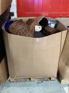 Lot 366  
            Nottingham SR4 - Delivery Or Collection 

                
PALLET OF ITEMS TO INC SET OF 4 HEDGEHOG BASKETS