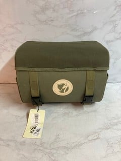 Lot 225  
            Nottingham SR5 - Delivery Only 

                
SPECIALIZED FJALLRAVEN S/F HANDLEBAR BAG GREEN SIZE: OSFA RRP: £90