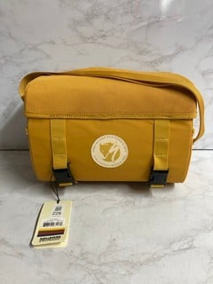 Lot 226  
            Nottingham SR5 - Delivery Only 

                
SPECIALIZED FJALLRAVEN S/F HANDLEBAR BAG OCHRE SIZE: OSFA RRP: £90