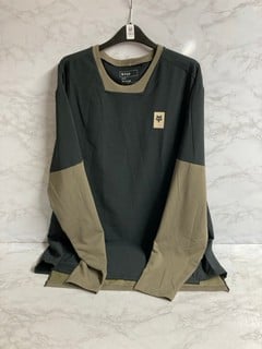 Lot 283  
            Nottingham SR5 - Delivery Only 
                
FOX DEFEND SHIRT SIZE: XXL