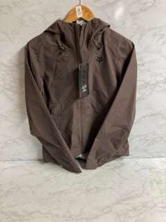 Lot 289  
            Nottingham SR5 - Delivery Only 
                
FOX RANGER W RANGER 2.5L WATER JACKET PUR SIZE: XS RRP: £119.99