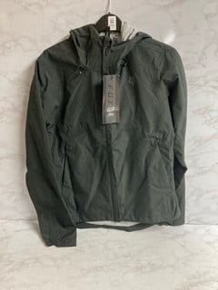 Lot 290  
            Nottingham SR5 - Delivery Only 
                
FOX RANGER W RANGER 2.5L WATER JACKET BLK SIZE: XS RRP: £119.99