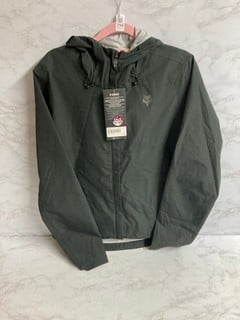 Lot 294  
            Nottingham SR5 - Delivery Only 
                
FOX RANGER W RANGER 2.5L WATER JACKET BLK SIZE: M RRP: £119.99