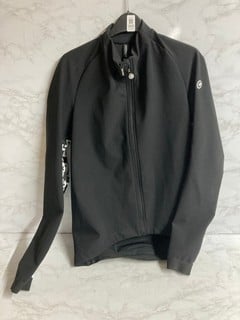 Lot 300  
            Nottingham SR5 - Delivery Only 
                
ASSOS WATERPROOF COAT SIZE: XXL