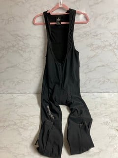 Lot 301  
            Nottingham SR5 - Delivery Only 

                
ENDURA ALL TRIBES ONE CLAN WOMEN'S CYCLING OVERALLS SIZE: XXL