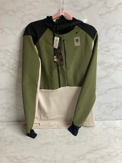 Lot 311  
            Nottingham SR5 - Delivery Only 

                
FOX RANGER SURVIVALIST SHERPA CREW - OL SIZE: M RRP: £119.99