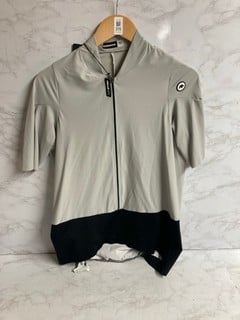 Lot 315  
            Nottingham SR5 - Delivery Only 

                
ASSOS MILLE GTS JERSEY C2 SIZE: XXL RRP: £145