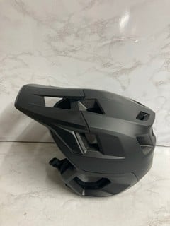 Lot 352  
            Nottingham SR5 - Delivery Only 
                
FOX DROP FRAME MOUNTAIN BIKE HELMET SIZE: M