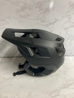 Lot 359  
            Nottingham SR5 - Delivery Only 
                
FOX DROP FRAME MOUNTAIN BIKE HELMET SIZE: L