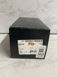 Lot 369  
            Nottingham SR5 - Delivery Only 
                
OAKLEY SUTRO MATTE BLACK CARBON GOGGLES