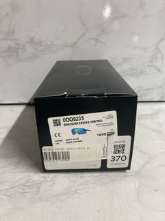 Lot 370  
            Nottingham SR5 - Delivery Only 
                
OAKLEY ENCODER STRIKE VENTED MATTE BLACK GOGGLES