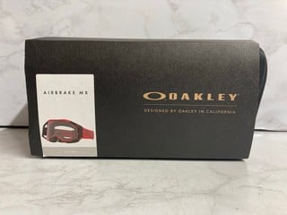 Lot 377  
            Nottingham SR5 - Delivery Only 
                
OAKLEY AIRBRAKE MX CLEAR GOGGLES