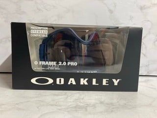 Lot 379  
            Nottingham SR5 - Delivery Only 

                
OAKLEY O FRAME 2.0 PRO MTS LIGHT GREY GOGGLES