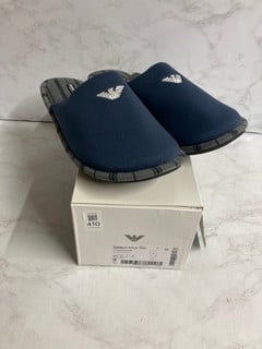 Lot 410  
            Nottingham SR5 - Delivery Only 
                
EMPORIO ARMANI XJPM17 UNDERWEAR SLIPPERS SIZE: 10