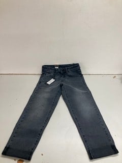 Lot 435  
            Nottingham SR5 - Delivery Only 
                
RAW KATE BOYFRIEND WOMEN'S JEANS SIZE: W23 L30 RRP: £150