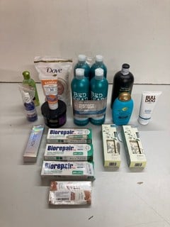 Lot 552  
            Nottingham SR5 - Delivery Only 
                
BOX OF VARIOUS ITEMS TO INCLUDE TRESEMME 2 IN 1 SHAMPOO AND CONDITIONER