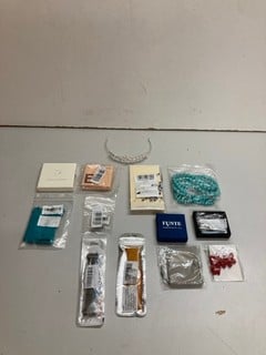 Lot 556  
            Nottingham SR5 - Delivery Only 
                
BOX OF VARIOUS JEWELLERY