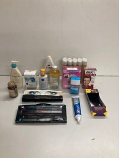 Lot 581  
            Nottingham SR5 - Delivery Only 
                
BOX OF VARIOUS ITEMS TO INCLUDE BRUSHWORKS HEATLESS CURLING SCRUNCHIE