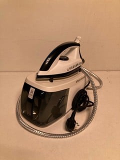 Lot 606  
            Nottingham SR5 - Delivery Only 
                
RUSSELL HOBBS STEAM POWER IRON MODEL: 24420