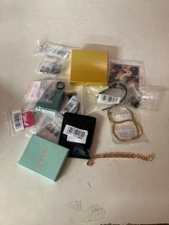 Lot 681  
            Nottingham SR5 - Delivery Only 
                
BOX OF VARIOUS JEWELLERY