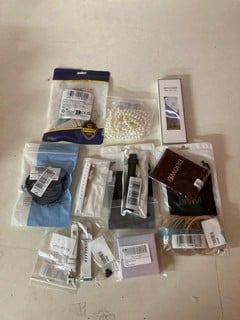 Lot 683  
            Nottingham SR5 - Delivery Only 
                
BOX OF VARIOUS JEWELLERY