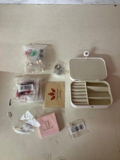 Lot 684  
            Nottingham SR5 - Delivery Only 
                
BOX OF VARIOUS JEWELLERY