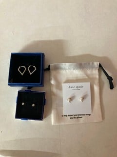 Lot 686  
            Nottingham SR5 - Delivery Only 
                
BOX OF VARIOUS JEWELLERY