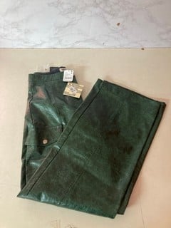 Lot 808  
            Nottingham SR5 - Delivery Only 

                
BAUM UND PFERDGARTEN SYCAMORE GREEN TROUSERS ORIGINAL RRP:£278
