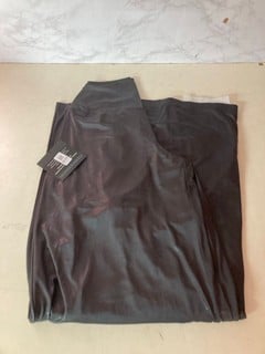 Lot 809  
            Nottingham SR5 - Delivery Only 

                
NORMAKAMALI ELEPHANT PANT GREY SIZE:M ORIGINAL RRP:£170