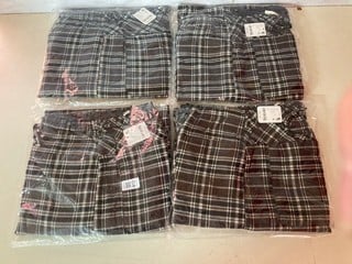Lot 812  
            Nottingham SR5 - Delivery Only 

                
4 X HUDSON CANYON PLAID CHARCOAL COMBOS