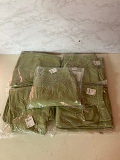 Lot 813  
            Nottingham SR5 - Delivery Only 

                
4 X SWEET TALK CHINOS MOSS TROUSERS