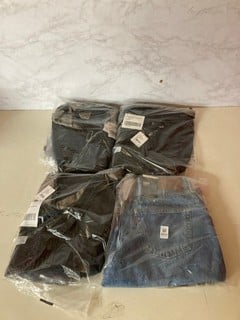 Lot 860  
            Nottingham SR5 - Delivery Only 

                
4 X LEVIS CLOTHING ITEMS TO INC 501 90S SHORTS