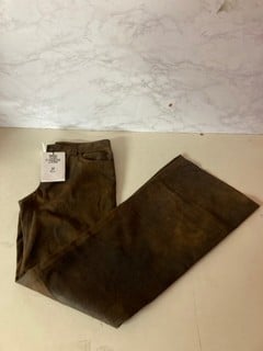 Lot 864  
            Nottingham SR5 - Delivery Only 

                
DANCASSAB REAL LEATHER TROUSERS SIZE:XL ORIGINAL RRP:£1558
