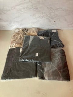 Lot 869  
            Nottingham SR5 - Delivery Only 

                
5 X DESIGNER CLOTHING ITEMS TO INC MISH VEGAN PANTS
