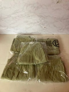 Lot 873  
            Nottingham SR5 - Delivery Only 

                
5 X SWEET TALK CHINO MOSS TROUSERS