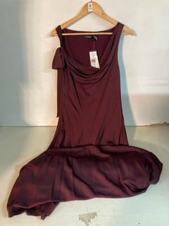 Lot 924  
            Nottingham SR5 - Delivery Only 

                
RALPH LAUREN NULIA-SLEEVELESS-G OW RDBU SIZE: 16