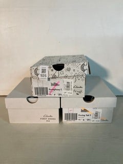 Lot 925  
            Nottingham SR5 - Delivery Only 

                
3 X PAIRS OF SHOES TO INCLUDE CLARKS FRUGR FOXING POSEY T SIZE: 4 1/2 F