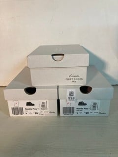 Lot 928  
            Nottingham SR5 - Delivery Only 

                
3 X PAIRS OF SHOES TO INCLUDE CLARKS FIRST SHOES NOODLE PLAY T DUSTY PINK SHOES S...